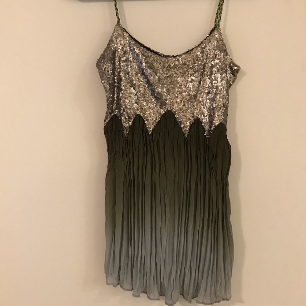 Gimmicks sequined tank